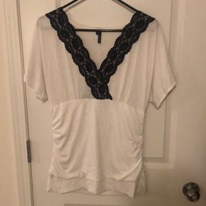 Blouse with black trim